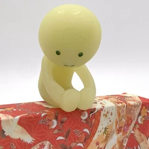 Serie Yoga Barco Apariencia Smiski Brilla en la Oscuridad Juguete Mini Figura Sueños Japón - Imagen 1 de 8
