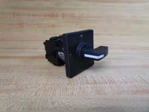 Telemecanique K2D0424US Electrique Selector Switch 09 39 - Picture 1 of 5