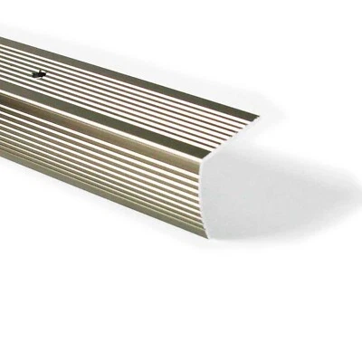 Borde de escalera acanalado M-D Building Products 43878 M-D, 36 pulgadas L W X 1-1/8 pulgadas H,... Foto 1 de 4