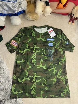 Nike Air Jordan UNC Tacones Alquitranados Ejército Camuflaje Dri-Fit Camiseta Verde Elige Talla Foto 1 de 4