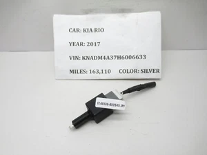 Interruptor de pedal de freno Kia Rio 2012-2017 938133S800 OEM - Imagen 1 de 6