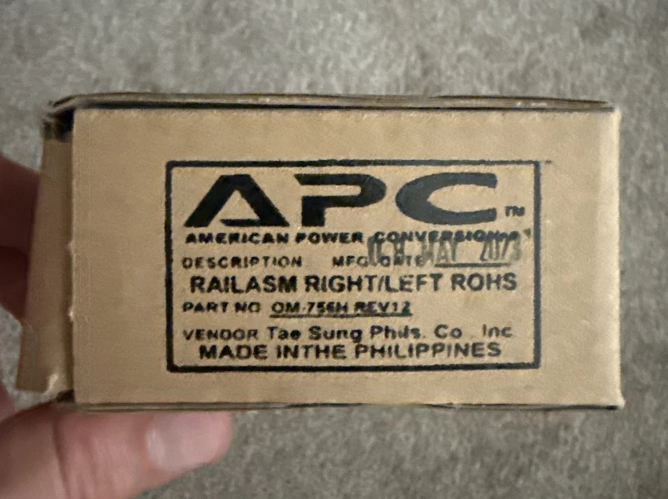 APC OM-756H Rev 12 Sliding Rail Kit Smart-UPS 4-Post Rackmount 65-230LBS 0M-756H - Image 1 of 2