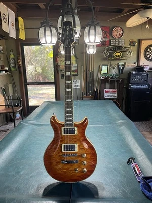 Guitarra eléctrica Hamer serie XT Sunburst Quilted Top Foto 1 de 4