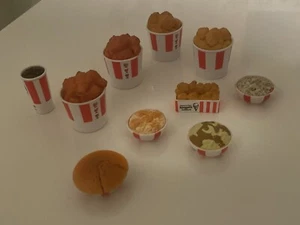 Zuru Mini Marken KFC Serie Lot 12 Eimer berühmte Schüssel, Pot Pie, Slaw - Bild 1 von 6