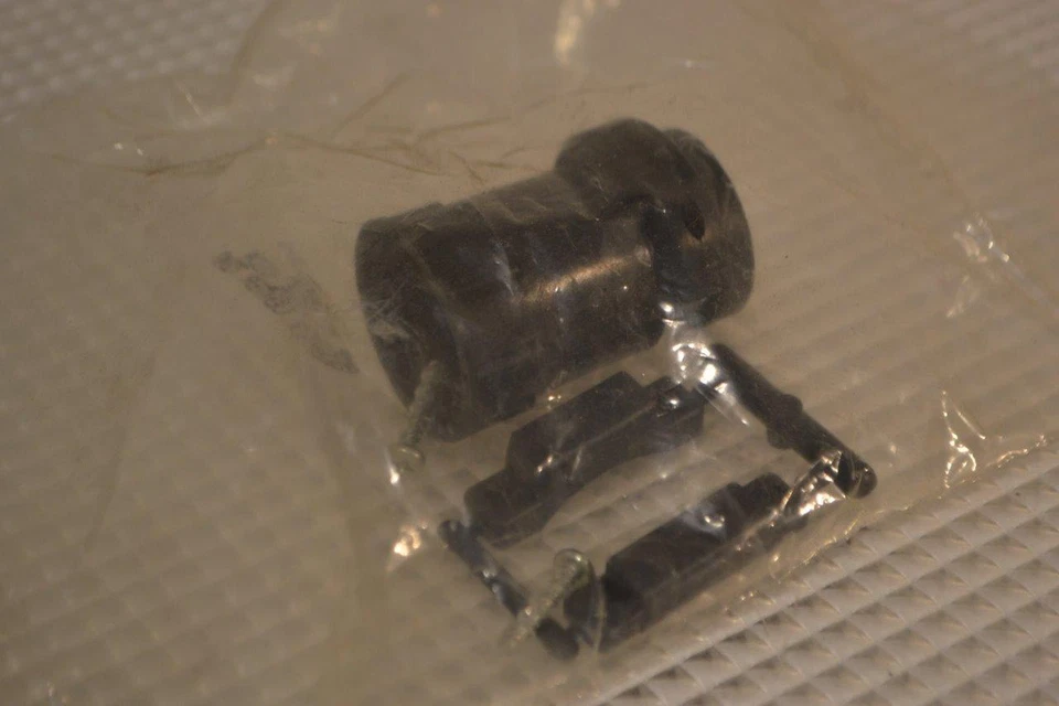 UM NOVO LOTE DE BRAÇADEIRAS DE CABO CONECTOR DE 2 AMP 206322-1. - Imagem 1 de 1