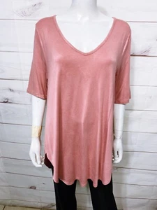Torrid Super Soft Knits Womens T-Shirt Sz 2 Pink V-Neck Stretch Short Sleeve Top - Picture 1 of 7