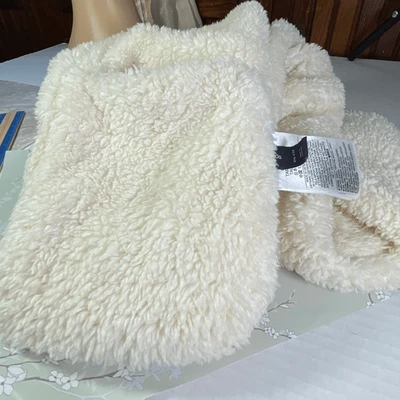 Bufanda/calentador de manos Gap Kids imitación piel de oveja Foto 1 de 4