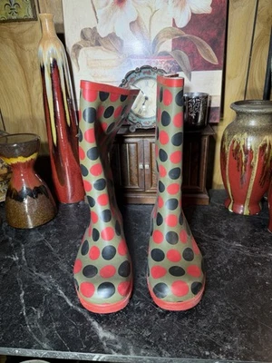 Botas de lluvia para mujer talla 9 verde oliva, rojo y negro a lunares a mitad de la pantorrilla leer Foto 1 de 4