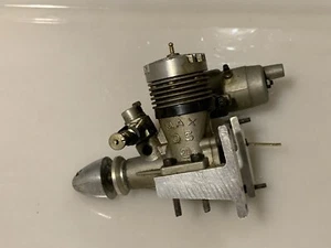 OS MAX 20 R/C NITRO MODEL AIRPLANE ENGINE w Carb , MUFFLER does not turn - Picture 1 of 11