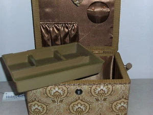 Caja de coser premium cubierta de tela con etiquetas de diseño flor de lis nuevo con etiquetas por hobby regalo - Imagen 1 de 2