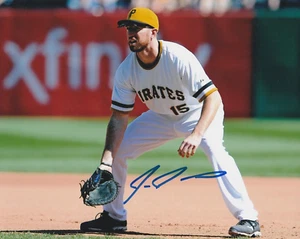 IKE DAVIS  PITTSBURGH PIRATES  ACTION SIGNED 8x10 - Picture 1 of 1