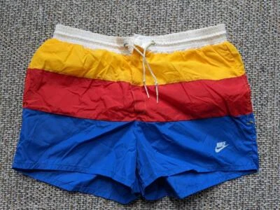 Pantalones cortos de natación vintage hechos en EE. UU. de los años 80 forrados NIKE M rayas arco iris bloques de colores Foto 1 de 4