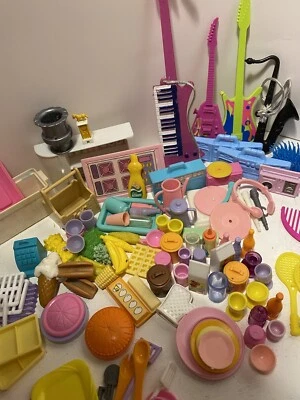 Barbie Gran Lote Años 80 90 Ropa Zapatos Accesorios Música Zapatos Cocina Comida 240 piezas Foto 1 de 4
