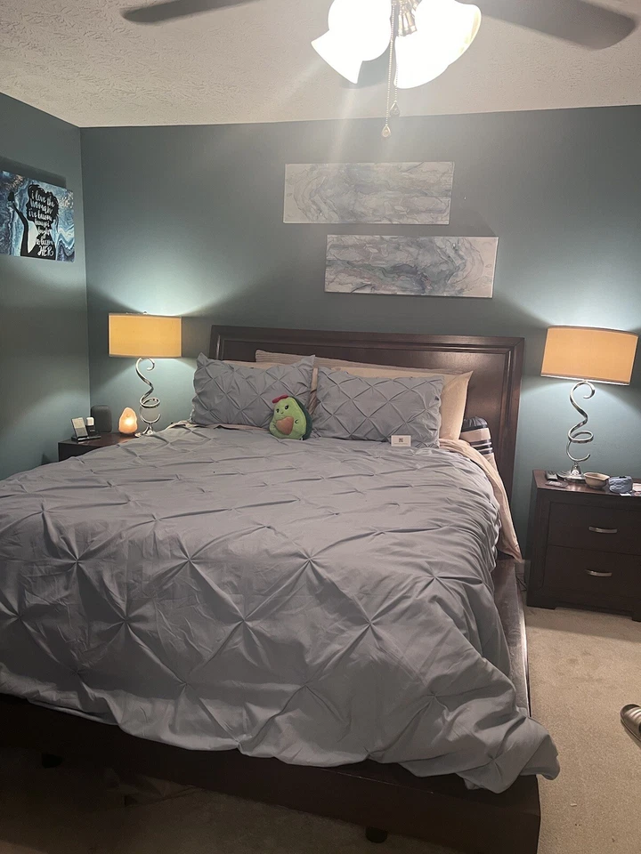 used furniture queen bedroom sets - Image 1 of 4