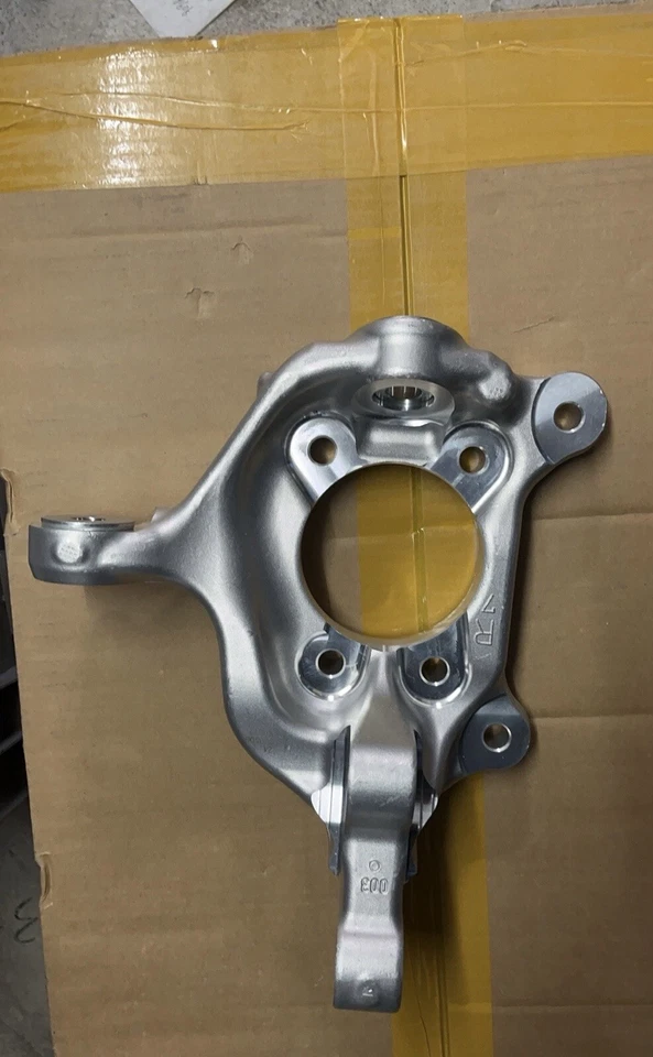 43202-0R010 Nudillo de dirección delantero izquierdo genuino Toyota - Se adapta a RAV4, Lexus NX Foto 1 de 4