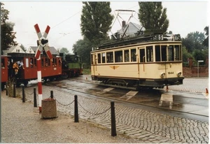 Orig.-Foto Begegnung in RADEBEUL bei DRESDEN Straßenbahn WEISSES ROSS 1999 - Bild 1 von 1