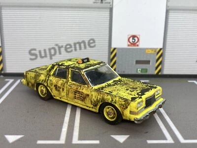 Dodge Diplomat 1984 cabina de taxi oxidada desgastada personalizada 1/64 diecast car granero encontrar Foto 1 de 4