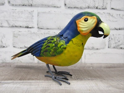 Pequeña figura de pájaro de hojalata de metal de la selva tropical de loro tropical colorido rústico Foto 1 de 4