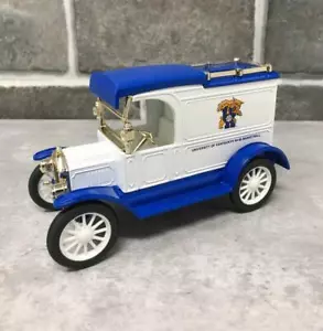 RARA 1° Edizione UK Kentucky Wildcats Basketball Ertl 1913 Model T Diecast Bank - Foto 1 di 1