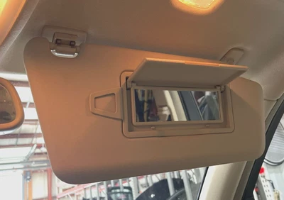 Viseira solar lateral direita passageiro 2011 Mercedes GLK350 FABRICANTE DE EQUIPAMENTO ORIGINAL bege 2010-2015 - Imagem 1 de 2