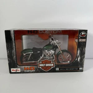 Moto Harley Davidson H-D Custom 2013 1200V Seventy Two 1:12 Maisto verde - Foto 1 di 9
