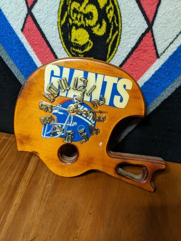 Vintage NFL New York Giants Wooden Clock.  In good condition Cover