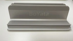 BoYaTa vertikaler Aluminium Laptop Halter Schreibtisch Ständer mit verstellbarem Dock - Bild 1 von 4