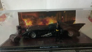 Modello auto BatMobile Batman Movie scala 1/43 con minifigure in teca nuovo - Foto 1 di 3