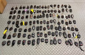 Wholesale Lot of over 120 OEM Keyless Entry Remote Key Fobs