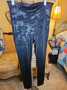 Spanx Shiny Camo Print Leggings Women's Size Small Stretch Seamless - Picture 1 of 7