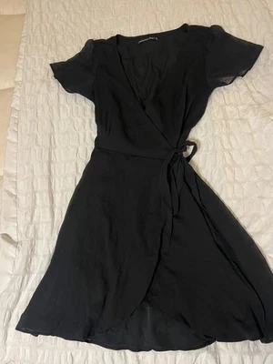 Vestido envolvente negro para mujer Abercrombie & Fitch talla pequeña Foto 1 de 4