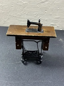 Vtg Treadle Sewing Machine Miniature Dollhouse Singer Like - Metal & Wood - Picture 1 of 4
