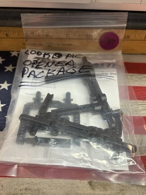 TRAXXAS 3619 Front & Rear Body Mounts NEW OPENED PACKAGE MISSING POSTS 2pc. - Image 1 of 4