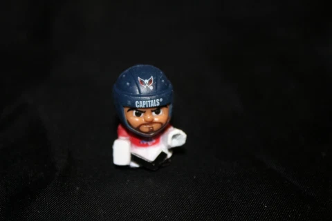 Collectible NHL TEENYMATES Series 8 Figure - WASHINGTON CAPITALS - NEW! Loose Cover