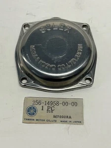 Cubierta de carburador Yamaha XS1 Cubierta de diafragma Nueva OEM 256-14958-00-00 SOLEX - Imagen 1 de 3