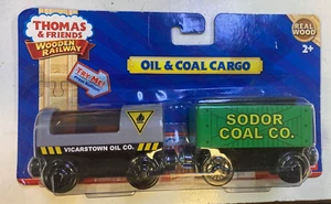 Thomas Wooden Railway Oil and Coal Car 2 pak - Imagen 1 de 7