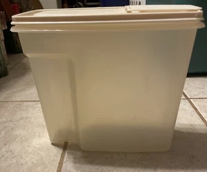 Vintage Rubbermaid Cereal Keeper XL Servin Saver 1.3G Container Almond - Picture 1 of 8