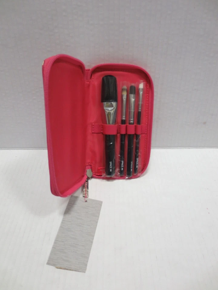 SPACE.NK 4 PIEZAS MINI CEPILLO VIAJERO CON BOLSA ROSA Foto 1 de 3