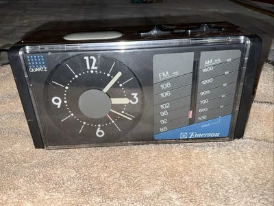 Emerson AM/FM Quartz Analog Lighted Clock Radio Alarm Battery Back Up #RAC4400  - Image 1 of 4