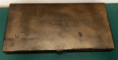 Juego de enchufes de metal "genuino" vintage temprano estuche 16” x 8” x 1-3/4” VACÍO Foto 1 de 4