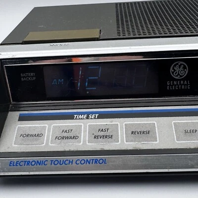 Radio despertador digital AM/FM General Electric GE de los años 80 modelo 7-4663A funciona Foto 1 de 4
