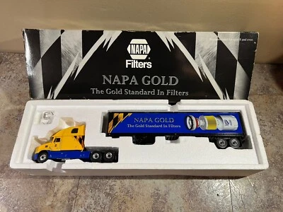 Napa Gold Filter Semi Truck Die-cast Collectors Club Truck 59-3055 - Image 1 of 4