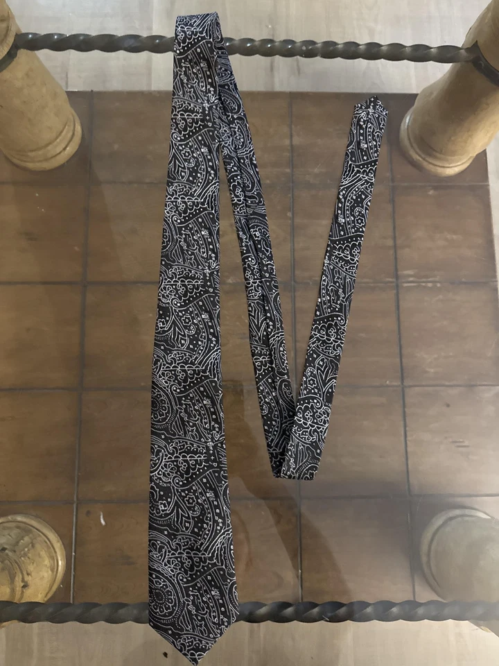 Clericci Tie Mens Paisley Silk Necktie Formal Dress Accessory Classic Pattern - Image 1 of 4