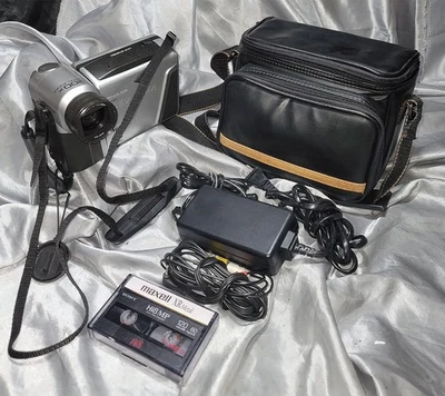 SHARP VIEWCAM HI 8 VL-H860U VIDEO CAMERA CAMCORDER WITH CASE TESTED - #16 - Image 1 of 4