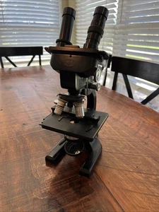 Microscopio binocular compuesto vintage Spencer Lens Co, Buffalo EE. UU. S/N 220286 - Imagen 1 de 8