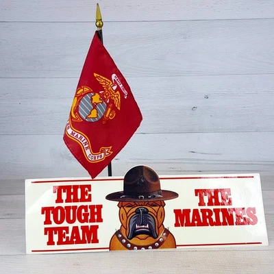 Винтажная наклейка The Tough Team Bulldog Marines 11 дюймов и настольный флаг США 11,5 дюйма - Изображение 1 из 4