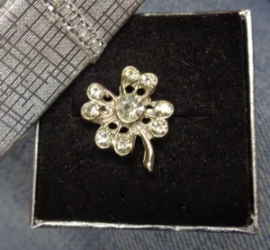 Vtg Estate Jewelry ~ Silvertone Miniature Four Leaf Clover Rhinestone Pin ~ 1/2" - Picture 1 of 4