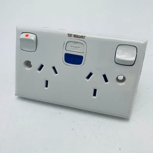 Powerpoint doble protegido HPM 777EL30 RCD - carga total 20A - Imagen 1 de 3