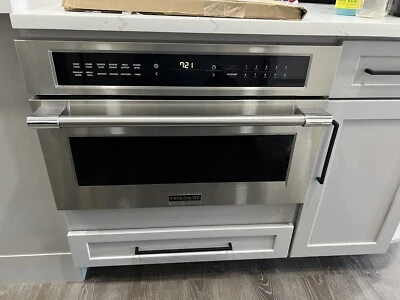 Frigidaire Professional 30 pol. 1,6 pés cúbicos Micro-ondas embutido modelo: PMBD3080AF - Imagem 1 de 3