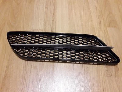 Parrilla de parachoques delantera derecha ALFA ROMEO 147 2004-2010 OE:156075732 Foto 1 de 3